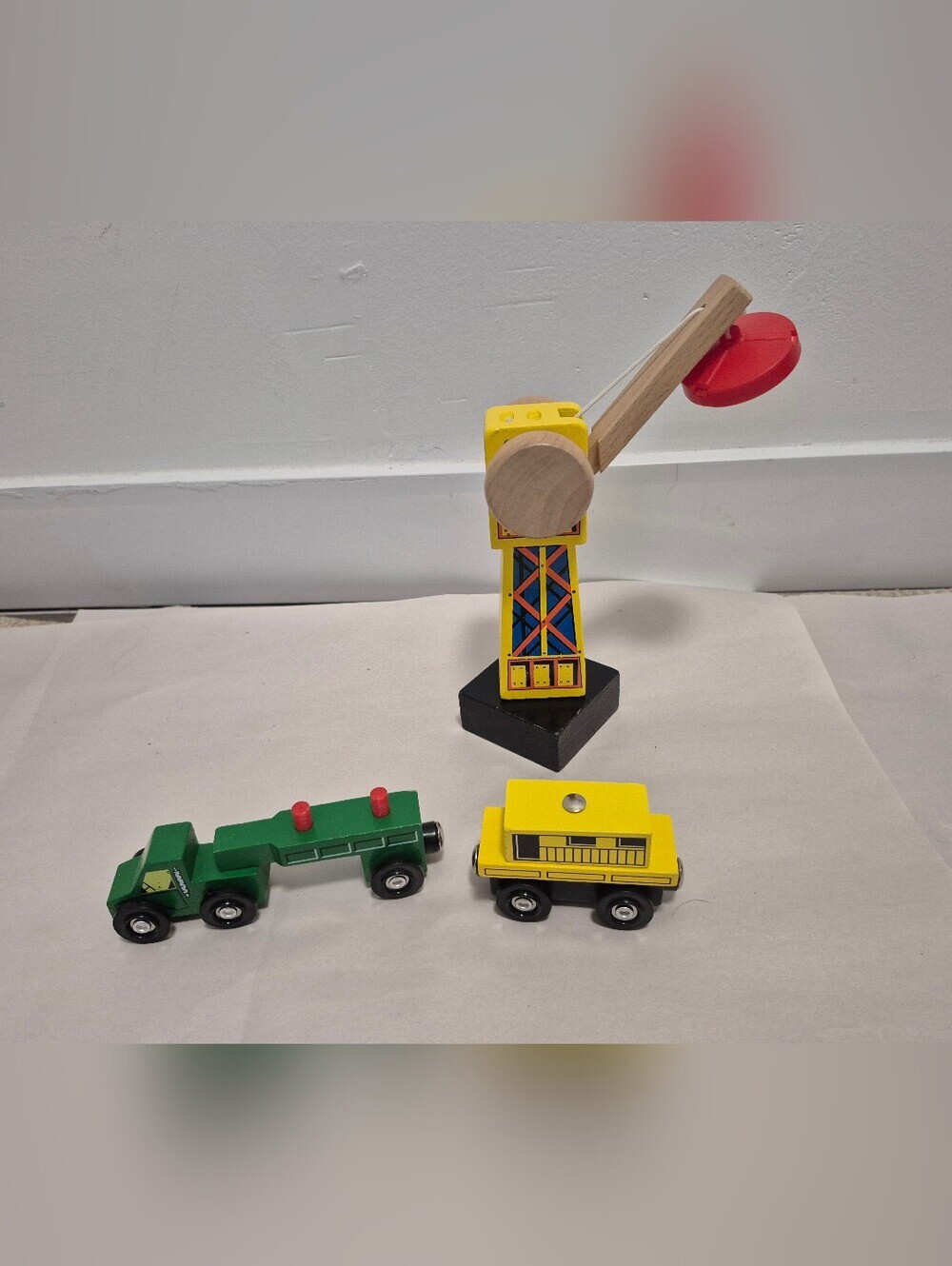 Melissa And Doug Crane With Cargo Lift And Magnetic Cargo And Truck